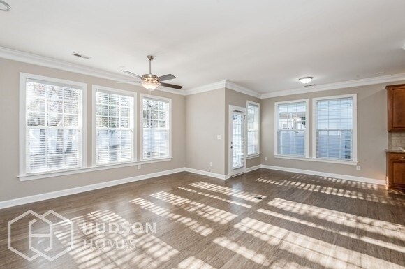 Foto del edificio - NOW AVAILABLE! - 8606 Westmoreland Lake Dr...