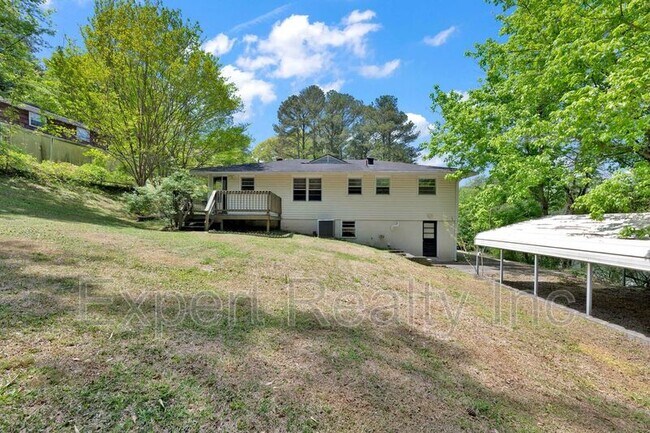 Foto del edificio - 2249 4th Pl Cir NE