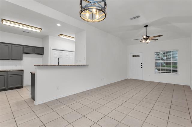 Building Photo - 913 Jenni Dr