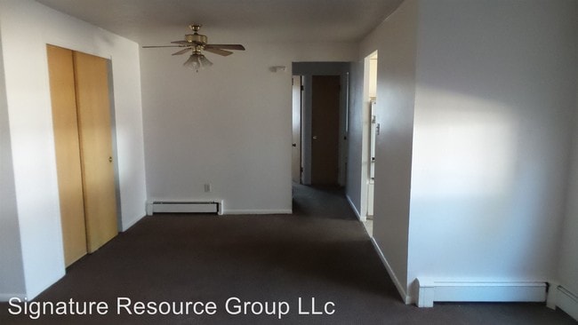 Building Photo - 858 S Green Rd