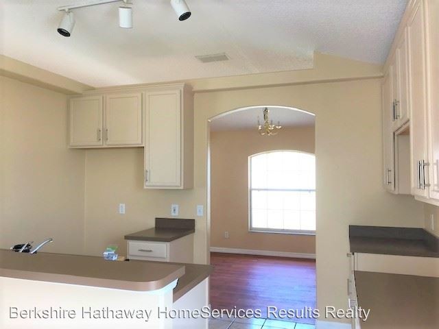 Foto del edificio - 8024 Lake Park Estates Blvd