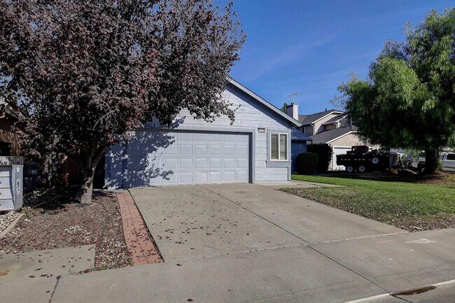Foto del edificio - Updated 3 Bedroom Home on Quiet Court with Covered Patio