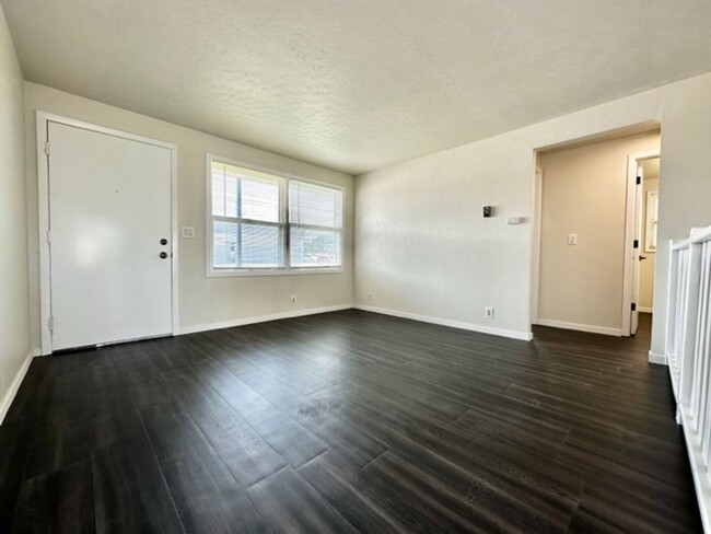 Building Photo - South Broadway St. - Duplex