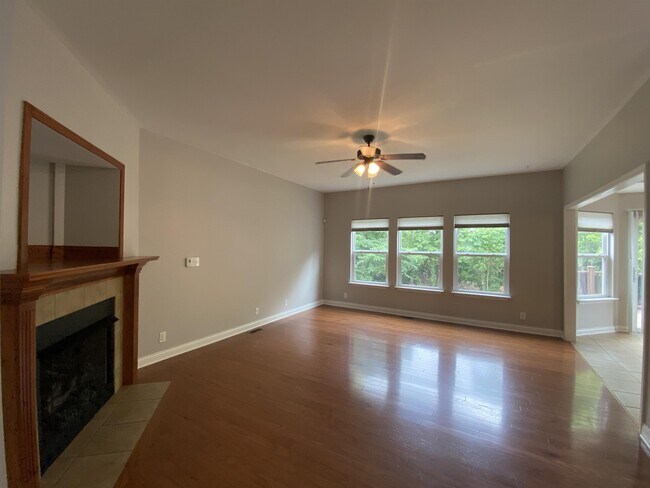 Building Photo - 355 Vineland Pl Dr