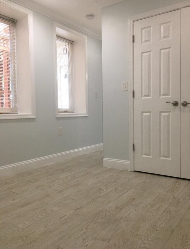 Foto del edificio - 3566 11th St NW