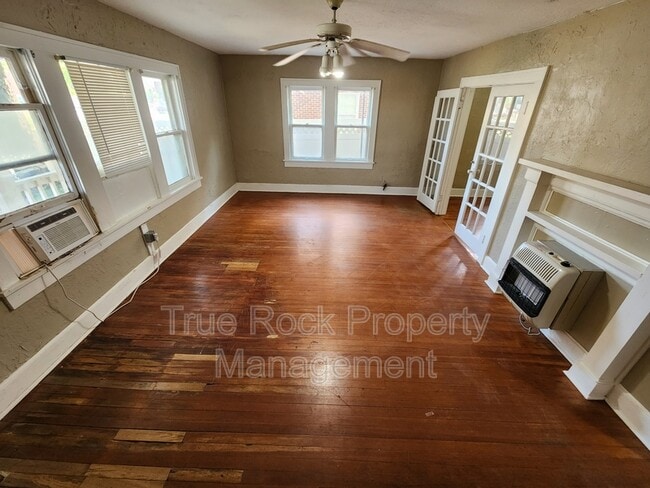 Foto del edificio - 827 E Main St