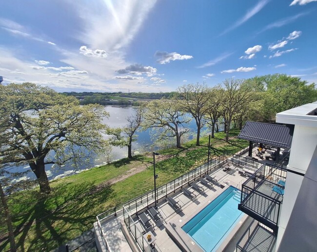 Interior Photo - The Reeve Lakeside