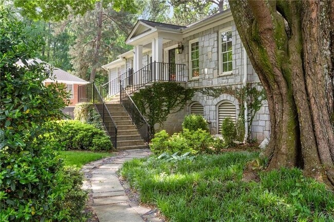 Building Photo - 2546 Hyde Manor Dr NW