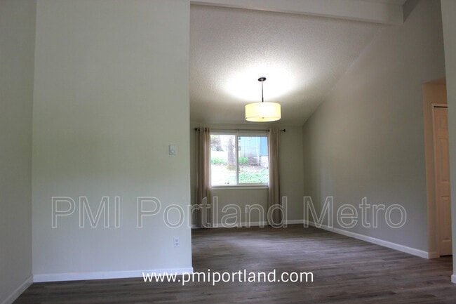 Building Photo - 7105 SW Shady Ct
