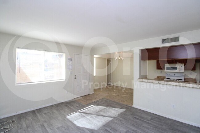 Foto del edificio - 4418 E Riverside St
