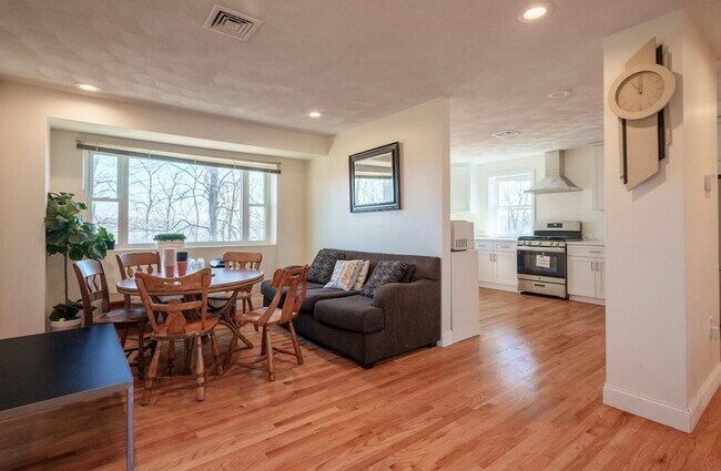 Building Photo - 207 Grove St