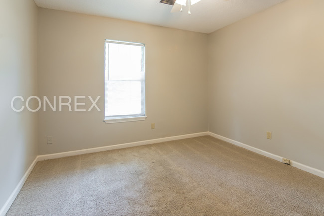 Foto del edificio - 7 Stanford Ridge Ct