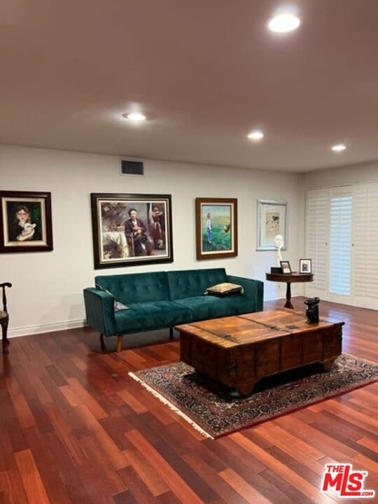 Foto del edificio - 5315 Yarmouth Ave