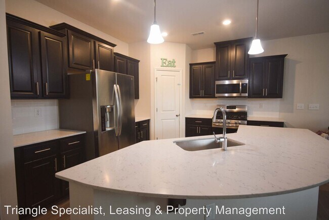 Foto del edificio - 3 br, 2.5 bath House - 6042 Beale Loop