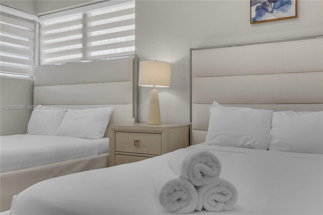 Building Photo - 10006 E Bay Harbor Dr