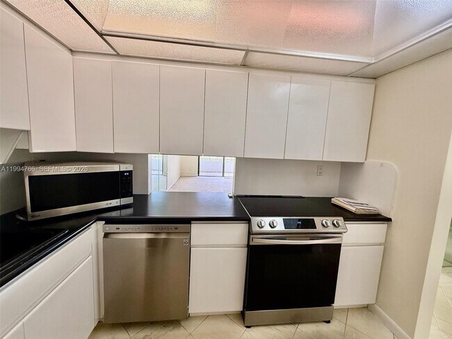 Foto del edificio - 500 Three Islands Boulevard