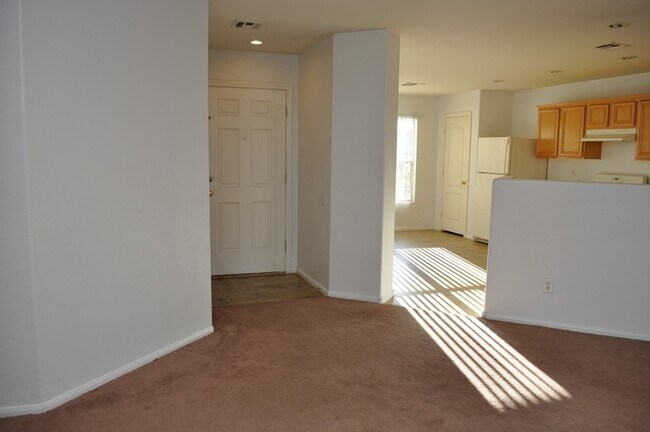 Foto del edificio - Single Story Three Bedroom Home in the Heart of Henderson