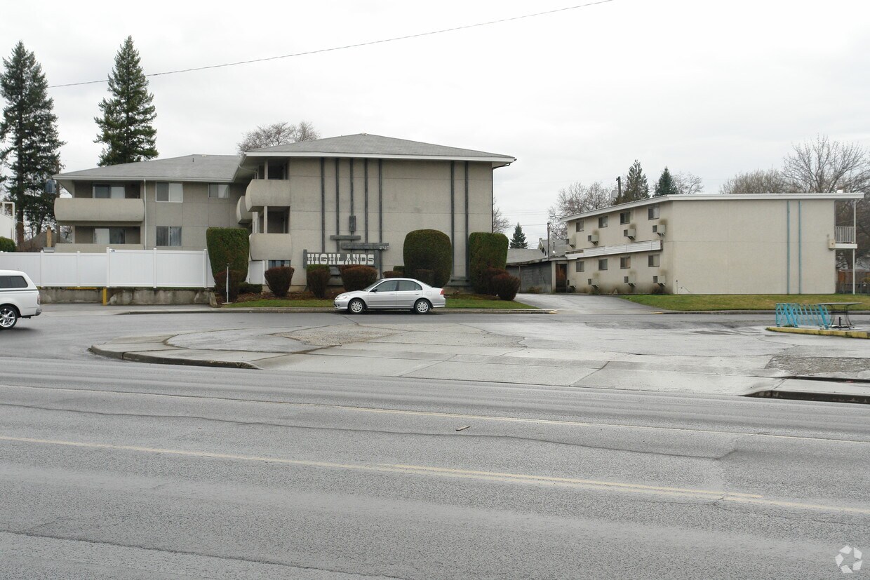 Building Photo - Highland Apartments