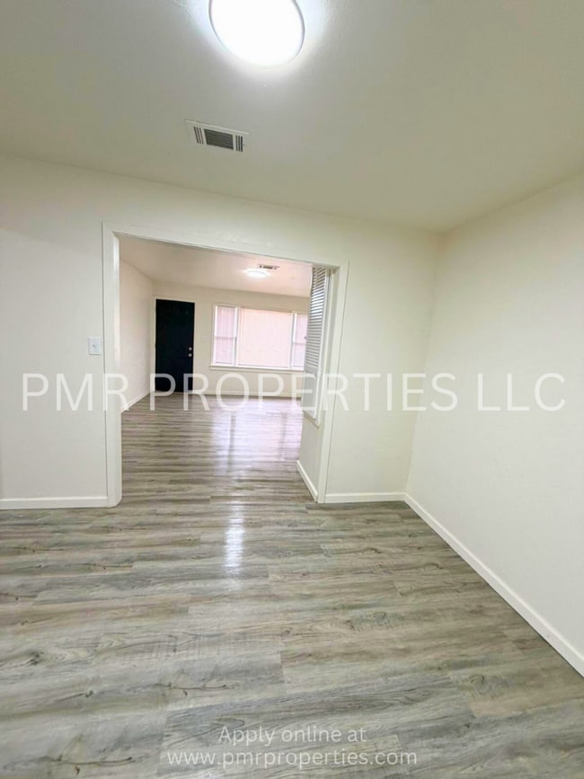 Foto del edificio - 2 Bedrooms / 1 Bathroom House