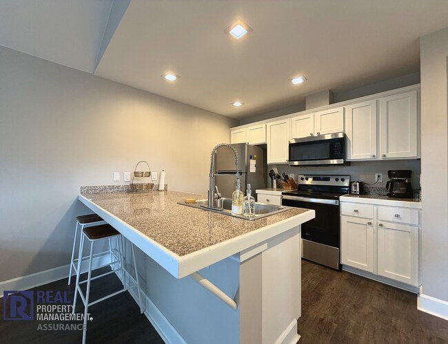 Foto del edificio - Fully Furnished 1BD in Desirable SE Portland