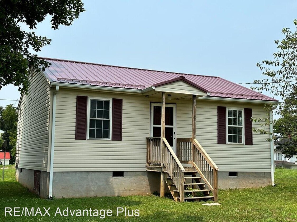 2 br, 1 bath House 208 Front St House Rental in Keysville, VA