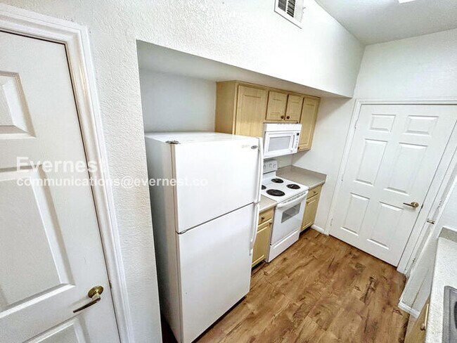 Building Photo - 6955 N Durango Dr