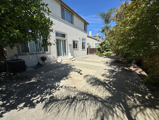 Foto del edificio - Extremely rare 6 bedroom home! Very desira...