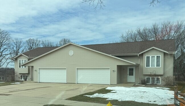 Frente - 1350 Sunnydale Cir
