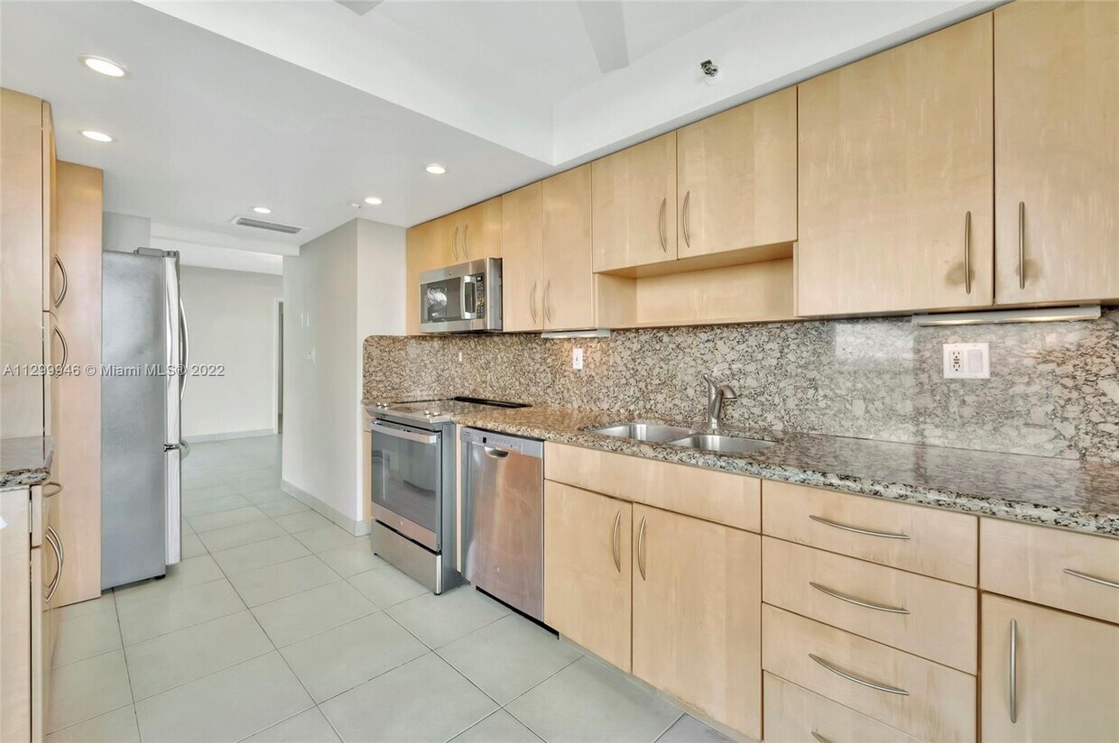Primary Photo - 801 N Venetian Dr