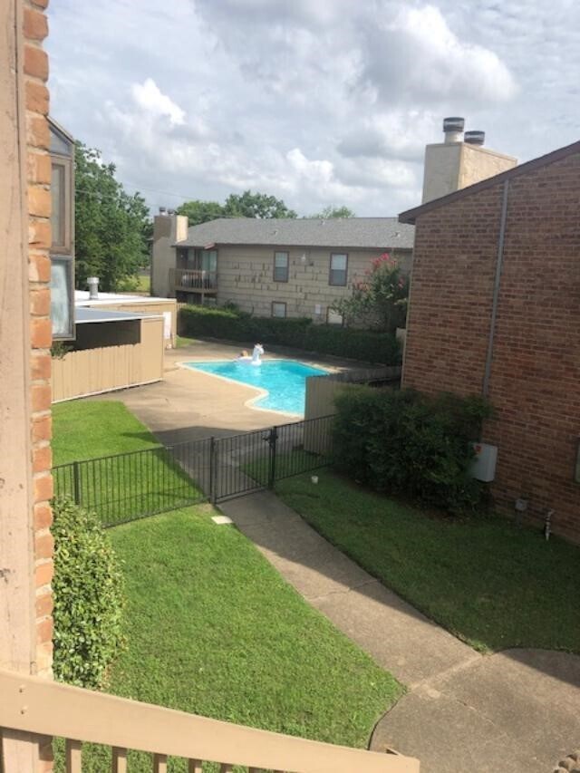 Foto del edificio - 9101 Country Creek St