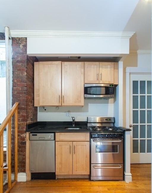 Foto del edificio - 410 E 13th St