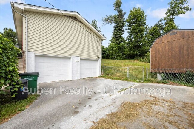 Building Photo - 4015 Shady Oak Drive