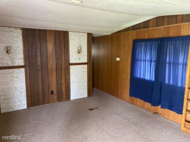 Building Photo - 2 br, 1 bath Mobile Home - 402 Katherine St