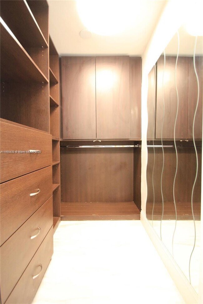 Foto del edificio - 1390 Ocean Dr