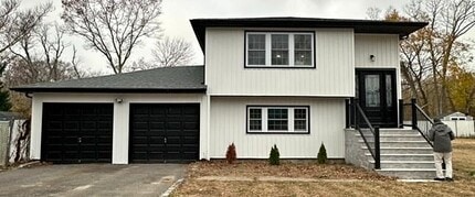 Building Photo - 202 Crystal Brook Hollow Rd