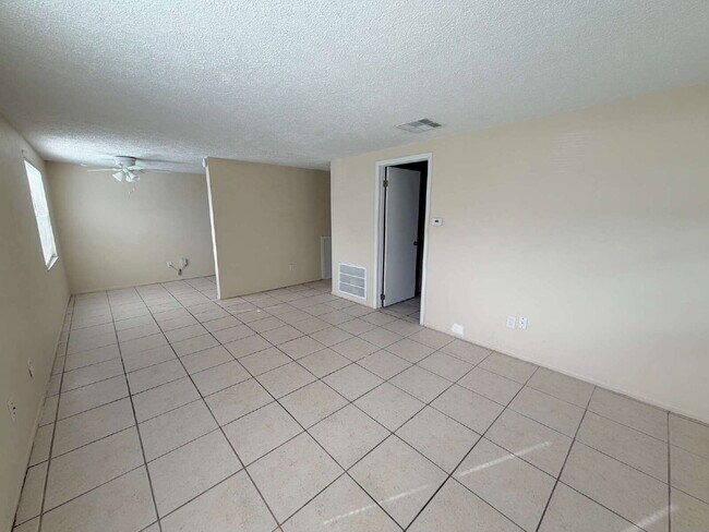 Foto del edificio - 1-Bed in Holiday, FL – Cozy 600 Sq Ft on Silver Spur Dr