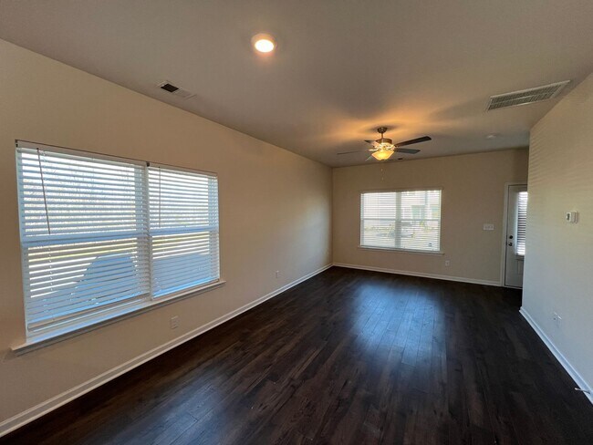 Foto del edificio - Available Now! 3 Bedroom 2.5 Bathroom End ...