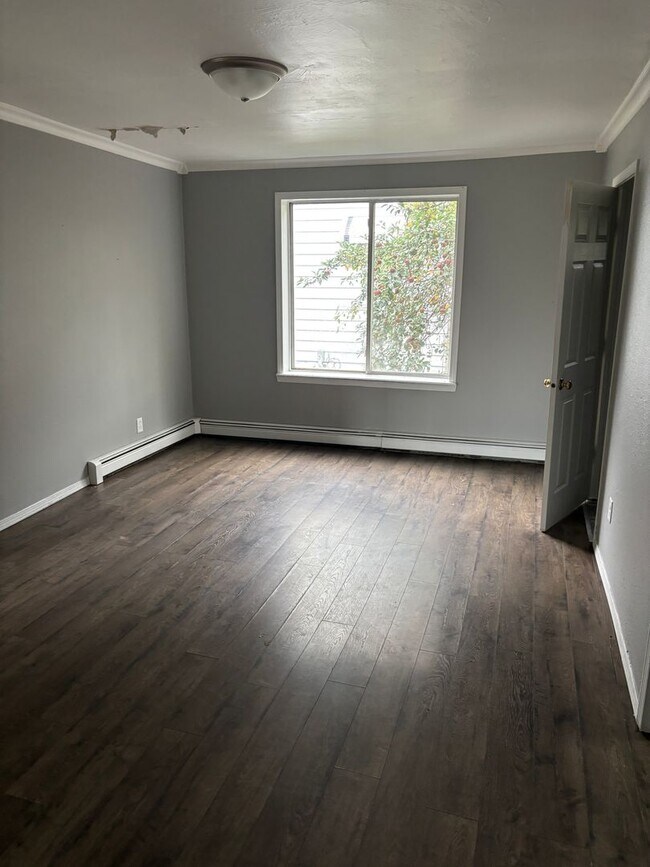 Foto del edificio - 2 bedroom house with garage