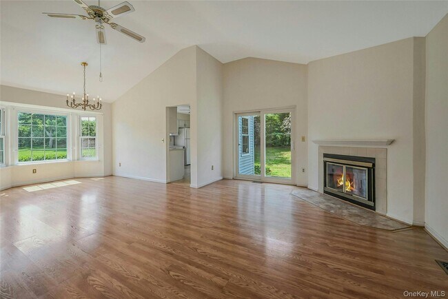 Building Photo - 2555 Youngs Ave