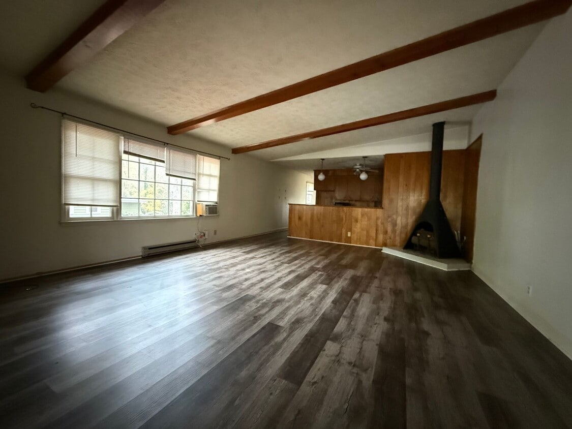 Primary Photo - 1 Bed/1 Bath Apartment