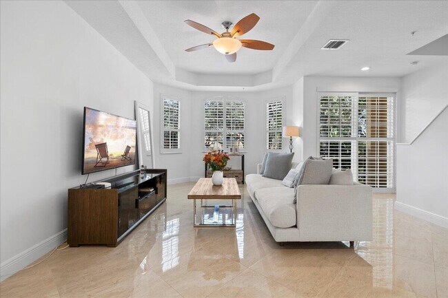 Foto del edificio - 11780 Valencia Gardens Ave