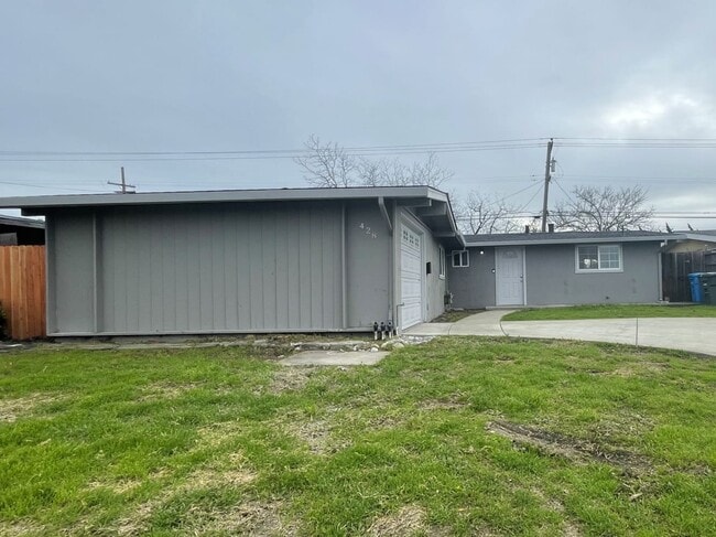 Building Photo - 428 Diana Dr