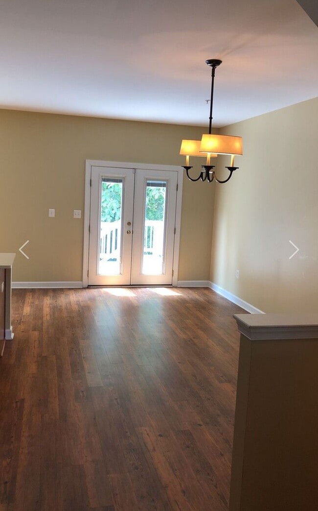 Foto del edificio - Awesome end unit townhouse in waterfront community