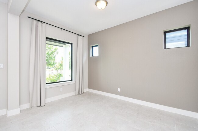 Building Photo - 15247 Parkland Canyon Dr