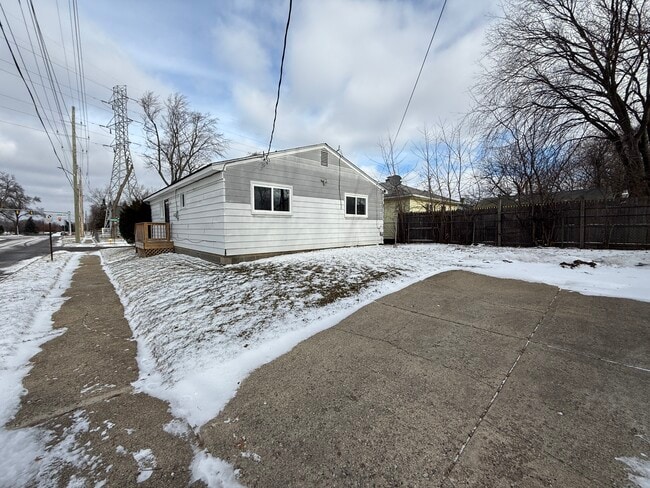 Foto del edificio - 611 Montana Ave