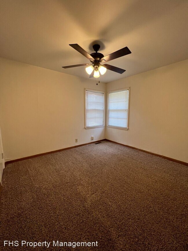 Building Photo - 3 br, 1 bath House - 1908 S Weller Ave