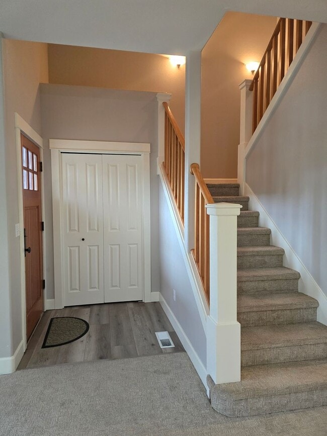 Building Photo - 687 W Jefferson Ave