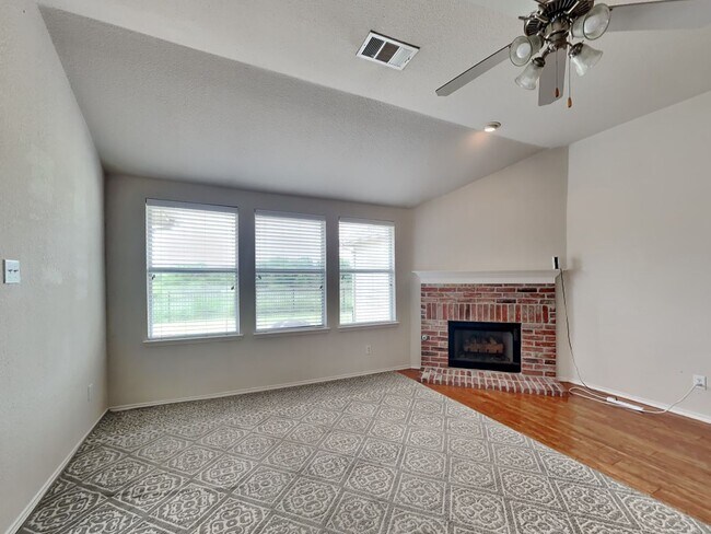 Building Photo - Beautiful Brick 2 story home MOVE IN READY!
