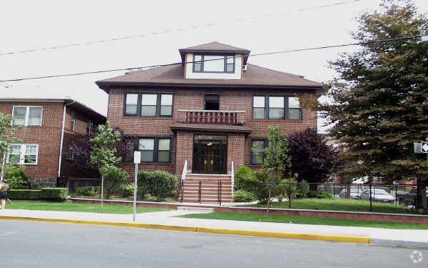 Foto principal - 303 Fairview Ave