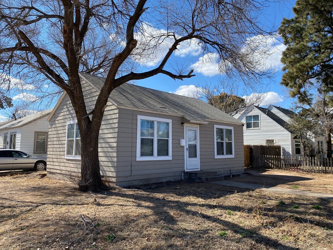 Foto principal - 1 Bedroom 1 bathroom house in North Lubbock!